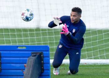 US goalkeeper Steffen extends Man City contract until 2025