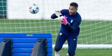 US goalkeeper Steffen extends Man City contract until 2025