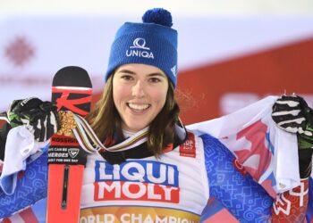 Vlhova wins 1st slalom of World Cup season