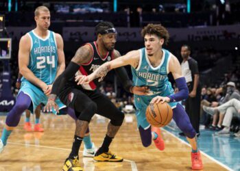 Ball, Oubre lead Hornets past Blazers