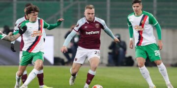 Leicester keeps Europa League hopes alive, Tottenham beaten 1 - Egyptian Gazette Leicester keeps Europa League hopes alive, Tottenham beaten