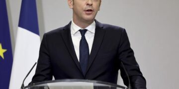 France opts for 3rd shots, not lockdown, to fight new wave