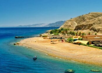 Russia resumes charter flights to resorts