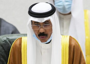 Kuwaiti emir transfers some duties to crown prince