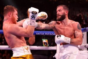 Canelo Alvarez knocks out Caleb Plant 2 - Egyptian Gazette