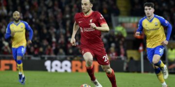 Liverpool thrashes Southampton, Gerrard enjoys 2nd win with Villa