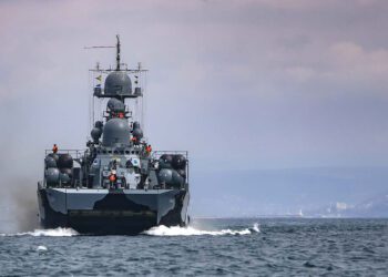 Russia holds Black Sea navy drills with eye on US ships