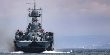 Russia holds Black Sea navy drills with eye on US ships