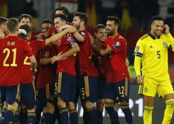 Spain’s Morata grabs late winner to seal World Cup spot
