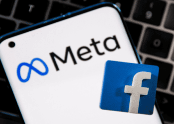 Facebook tests paid subgroups in subscription push