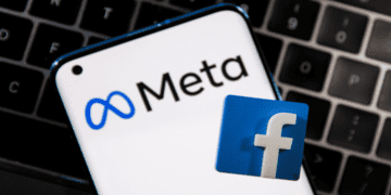 Facebook tests paid subgroups in subscription push