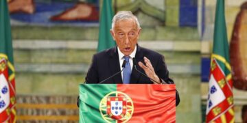Portugal´s president calls a snap election on Jan. 30