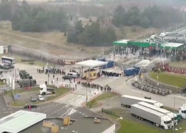 Poland warns migrant crisis could last for months 1 - Egyptian Gazette Poland yesterday fired tear gas and deployed water cannon against rock-throwing migrants.