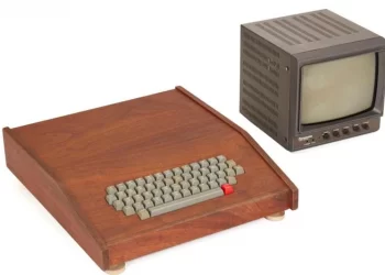 Apple computer hand-built by Steve Jobs may fetch up to $600,000 at auction