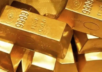 Gold jumps as new virus variant fears grip investors