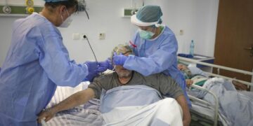 As virus surges in Eastern Europe, leaders slow to act 1 - Egyptian Gazette As virus surges in Eastern Europe, leaders slow to act