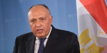 Shoukry confers with EU commissioner on boosting ties in emigration field 1 - Egyptian Gazette Shoukry confers with EU commissioner on boosting ties in emigration field