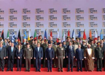 Sisi poses for photo with officials at “EDEX 2021” inauguration