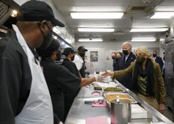 Biden, VP and spouses assist food kitchen for holiday