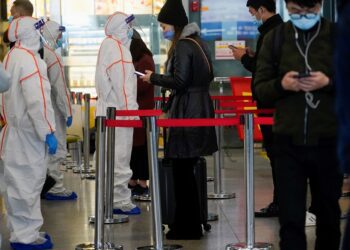 Europe and Asia, alarmed by Covid variant, start to tighten borders