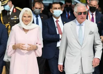 Prince Charles’ painter documents royal visit to Al-Azhar Mosque