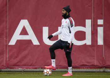 Bayern striker Choupo-Moting tests positive for coronavirus