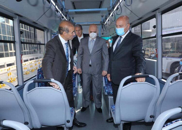 Transport Minister inspects e-buses of MCV 1 - Egyptian Gazette Transport Minister Kamel el-Wazir inspecting e-buses at the Manufacturing Commercial Vehicles (MCV) company.