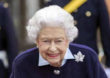 Queen Elizabeth II to skip Christmas trip amid Omicron surge