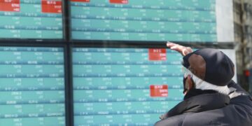 Global stocks fall on virus concern, tighter Fed policy 1 - Egyptian Gazette Global stocks fall on virus concern, tighter Fed policy