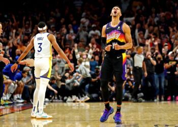 Suns streak past Warriors, Nets sink Knicks in NBA