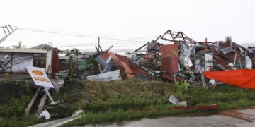 More than 200 dead after typhoon slams Philippines