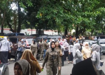 Indonesia lifts tsunami alert after powerful undersea quake