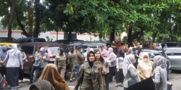 Indonesia lifts tsunami alert after powerful undersea quake