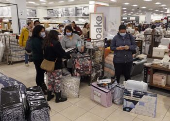 Despite supply issues and omicron, holiday sales rise 8.5%