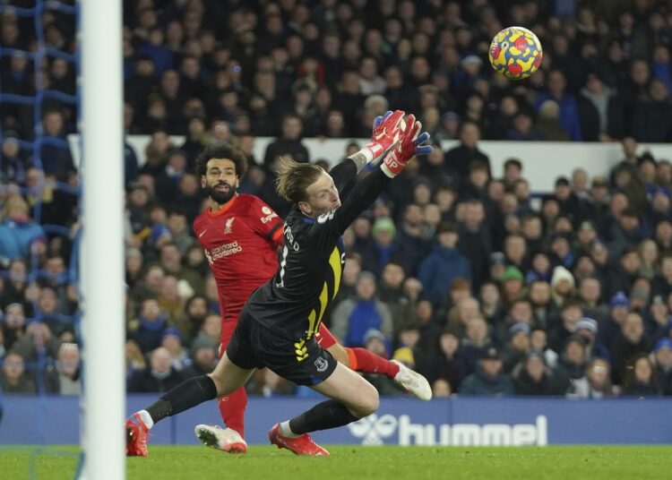 Liverpool's Mohamed Salah (L) scores past Everton's goalkeeper Jordan Pickford during their English Premier League in Liverpool, Dec. 1, 2021.