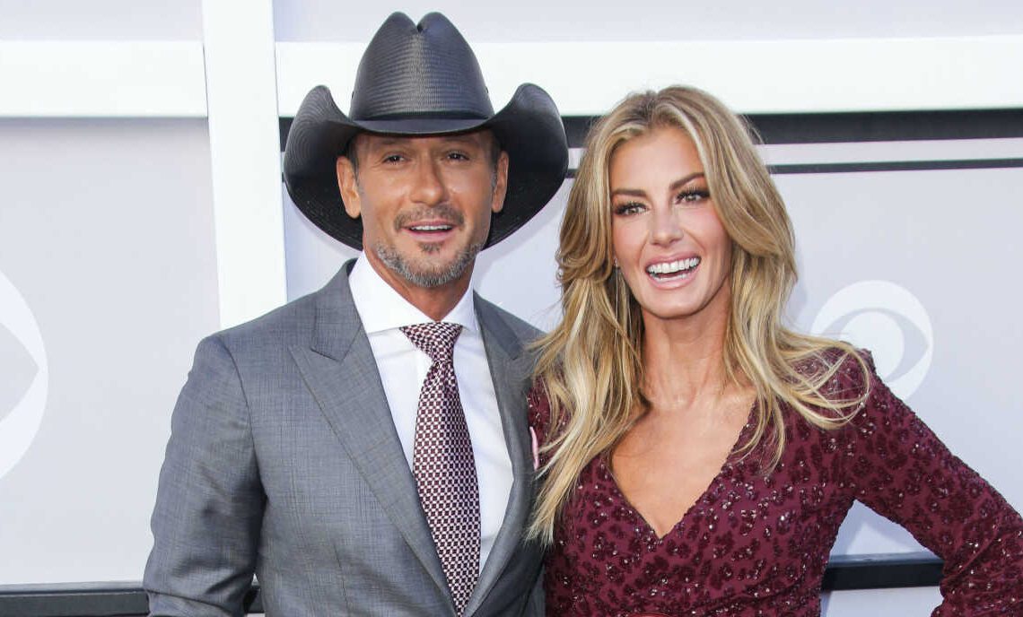 Tim McGraw (L) and Faith Hill appear at the 52nd annual Academy of Country Music Awards in Las Vegas on April 2, 2017.