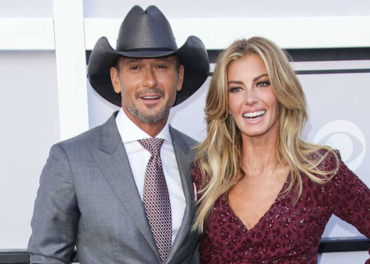 Tim McGraw (L) and Faith Hill appear at the 52nd annual Academy of Country Music Awards in Las Vegas on April 2, 2017.