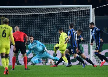 Danjuma double sends Villarreal into UEFA Champions League last 16