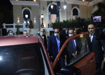 PM: Sisi attaches special importance to localising production of vehicles, its feeding industries