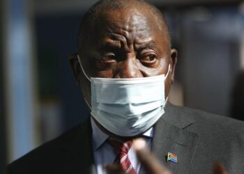 South Africa’s president back to work after Covid isolation