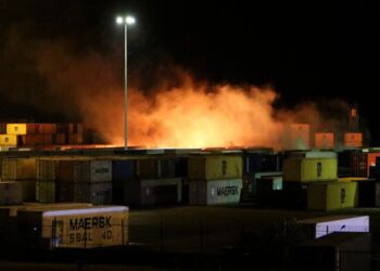 Syria: Israeli warplanes hit Latakia port containers