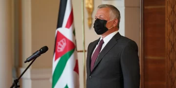 Egypt’s newly appointed ambassador presents his credentials to King Abdullah