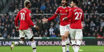 Cavani rescues Man Utd in Newcastle draw