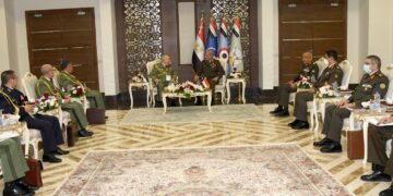 Defence Chief meets heads of military delegations at EDEX 2021