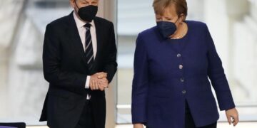 German leaders, in transition, meet to mull virus measures