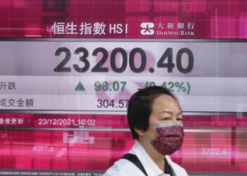 World shares extend gains in thin pre-Christmas trading