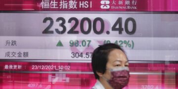 World shares extend gains in thin pre-Christmas trading