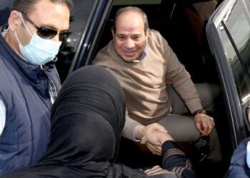 Sisi appraises road projects in eastern Cairo