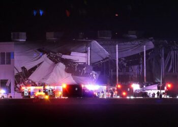 4 dead in US tornadoes, storms; roof collapse at Amazon