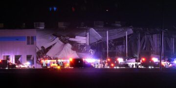 4 dead in US tornadoes, storms; roof collapse at Amazon